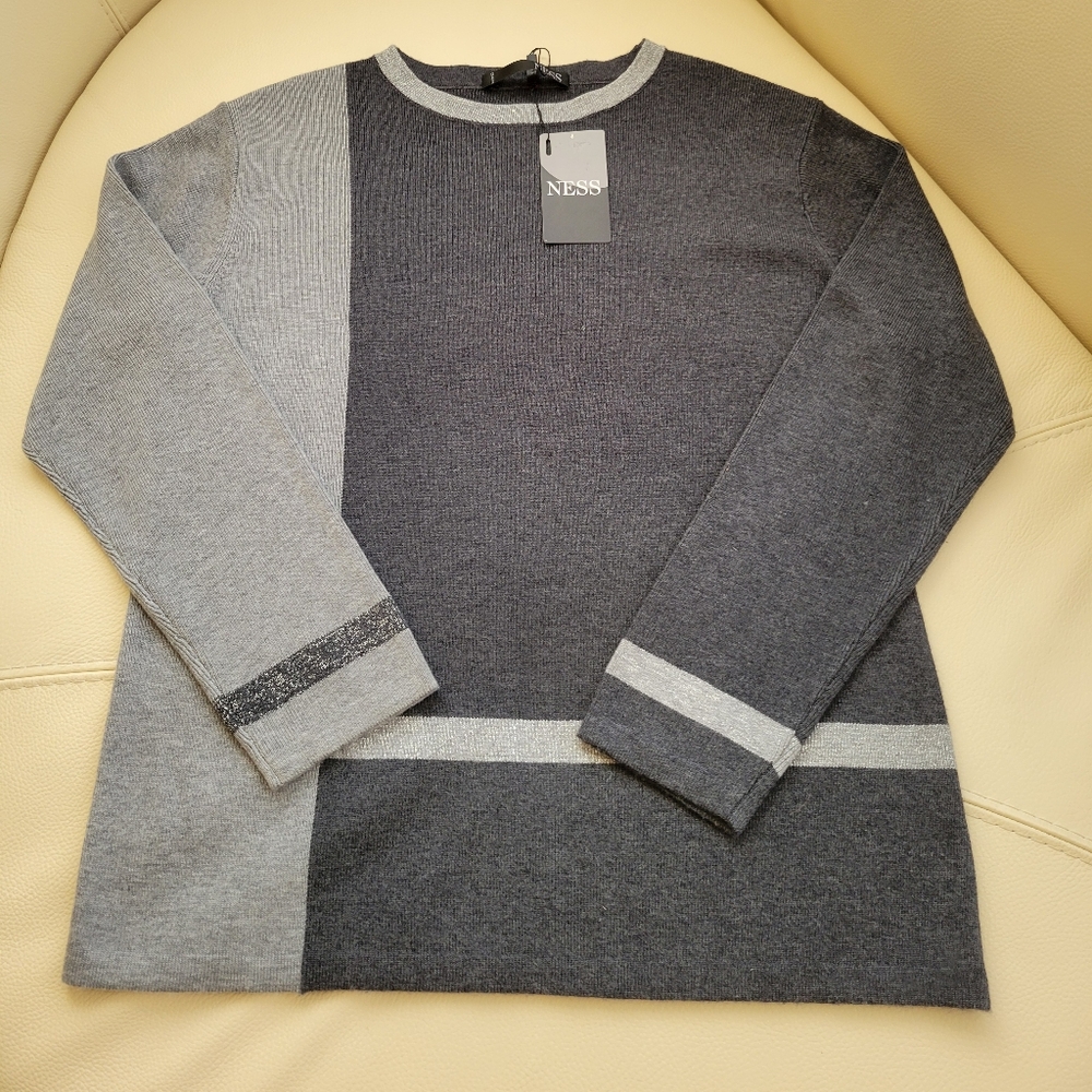 NWT NESS Gray Colour Block Sweater, sz. M